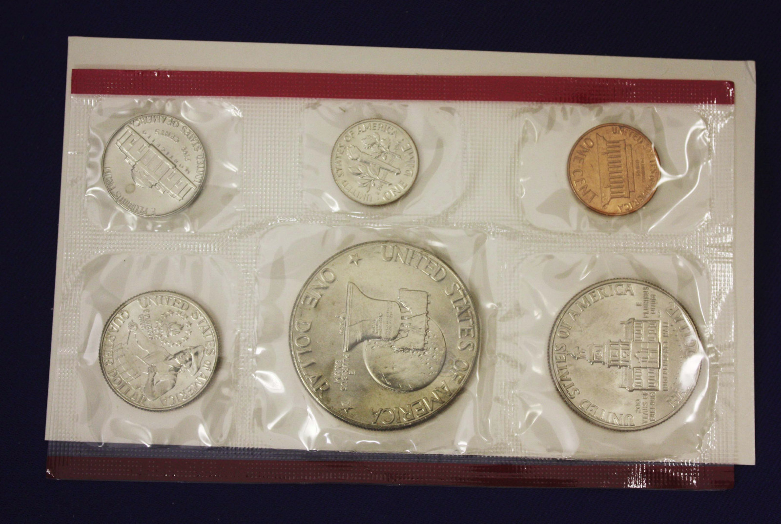 1976 MINT SET ISSUED BY U.S. MINT