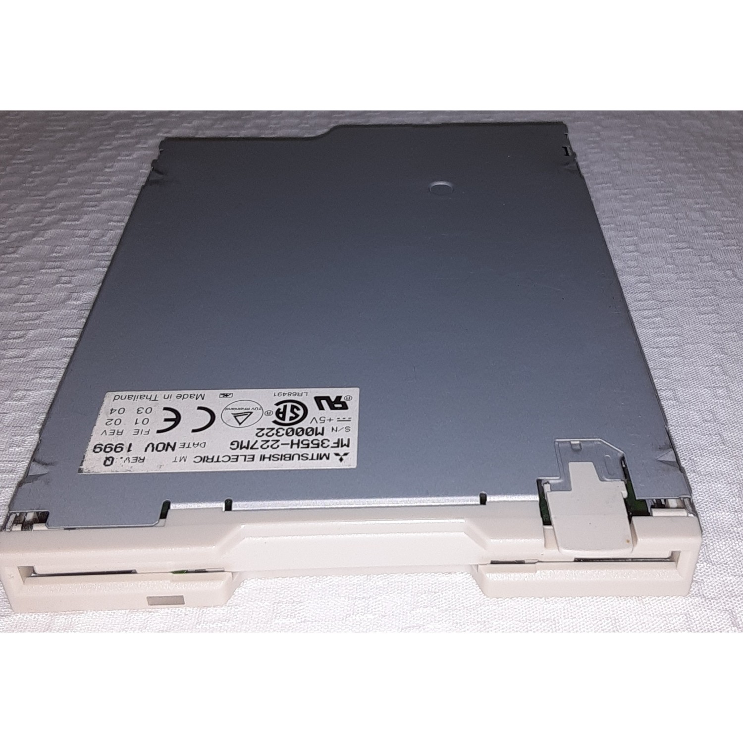 Mitsubishi MF355H-227MG floppy drive, 3.5", 1.44MB slimline.