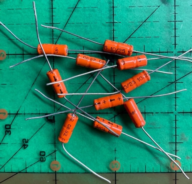 10uF 25v Siemens AXIAL Capacitor  AUDIO 10mfd 25vdc  5mm x 11mm Long Life 10pcs