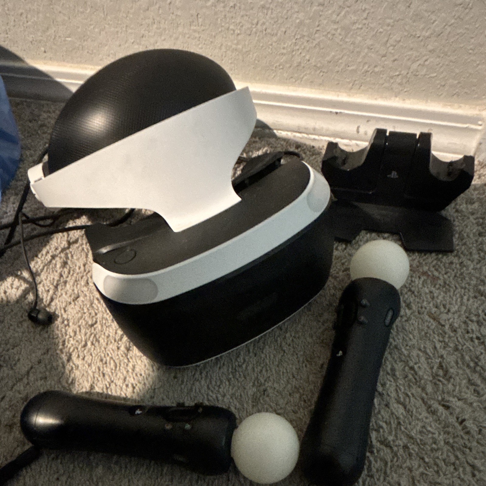 Sony PlayStation VR PSVR Headset 120Hz + 2 PS Move Controllers + Charging Dock