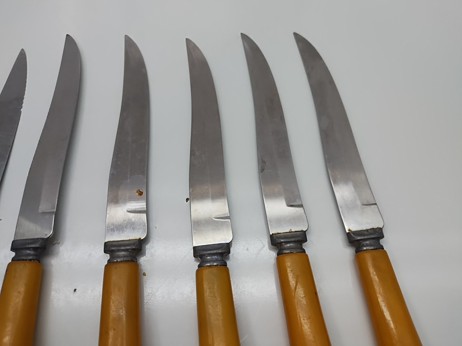 vitage bakelite 8 knive set