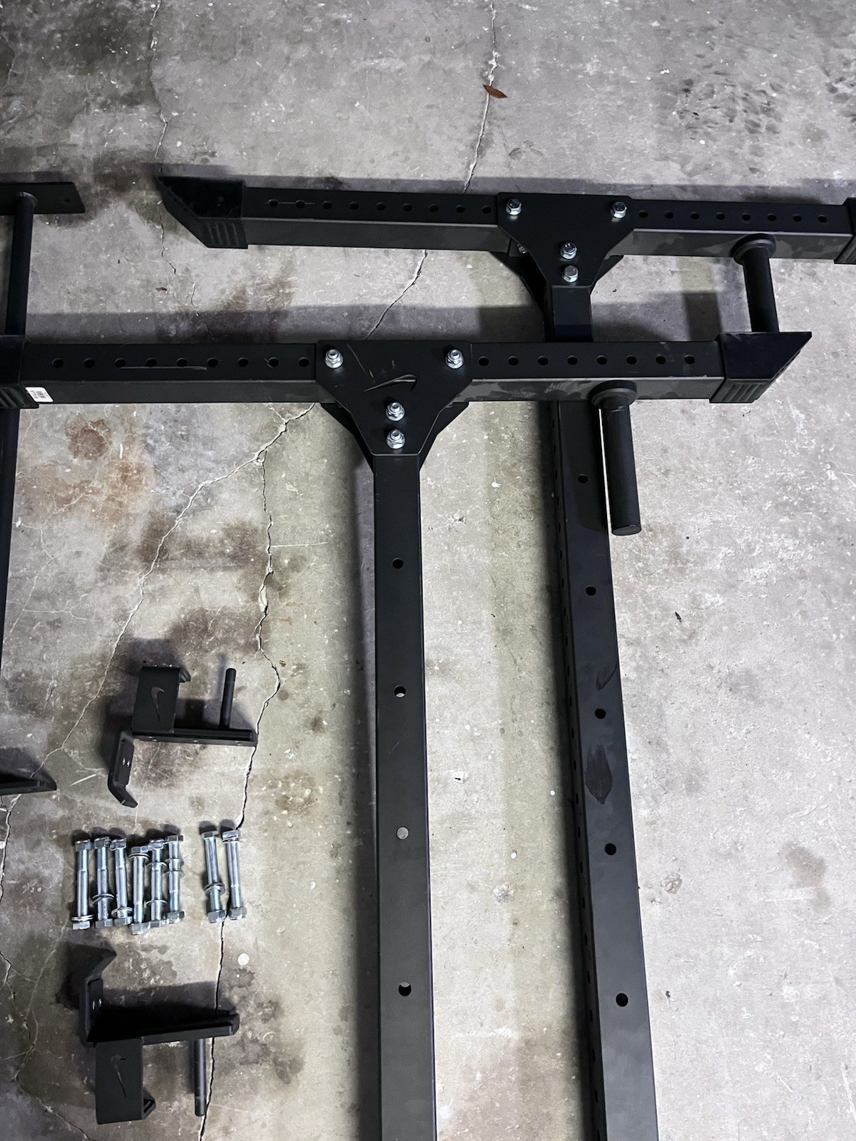 Nike Adjustable Power Rack Squat Rack Black Pull-Up Bar 700 lb Capacity