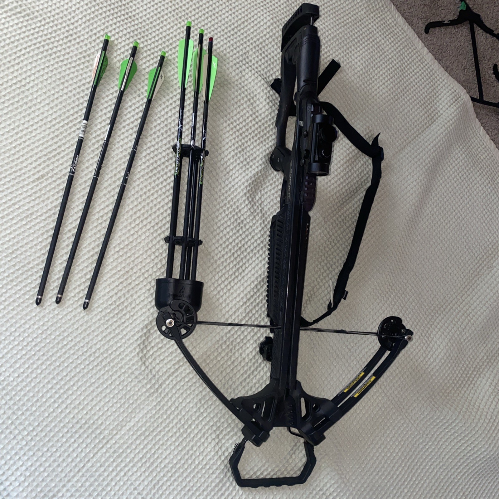 Barnett Brotherhood M4 Crossbow with Scope & 6 Arrows 3 Broadheads & 3 Practice