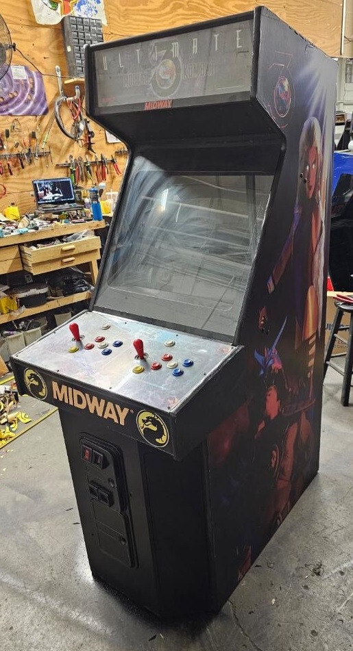 ULTIMATE MORTAL KOMBAT 3 ARCADE MACHINE by MIDWAY 1995 (Excellent Condition)