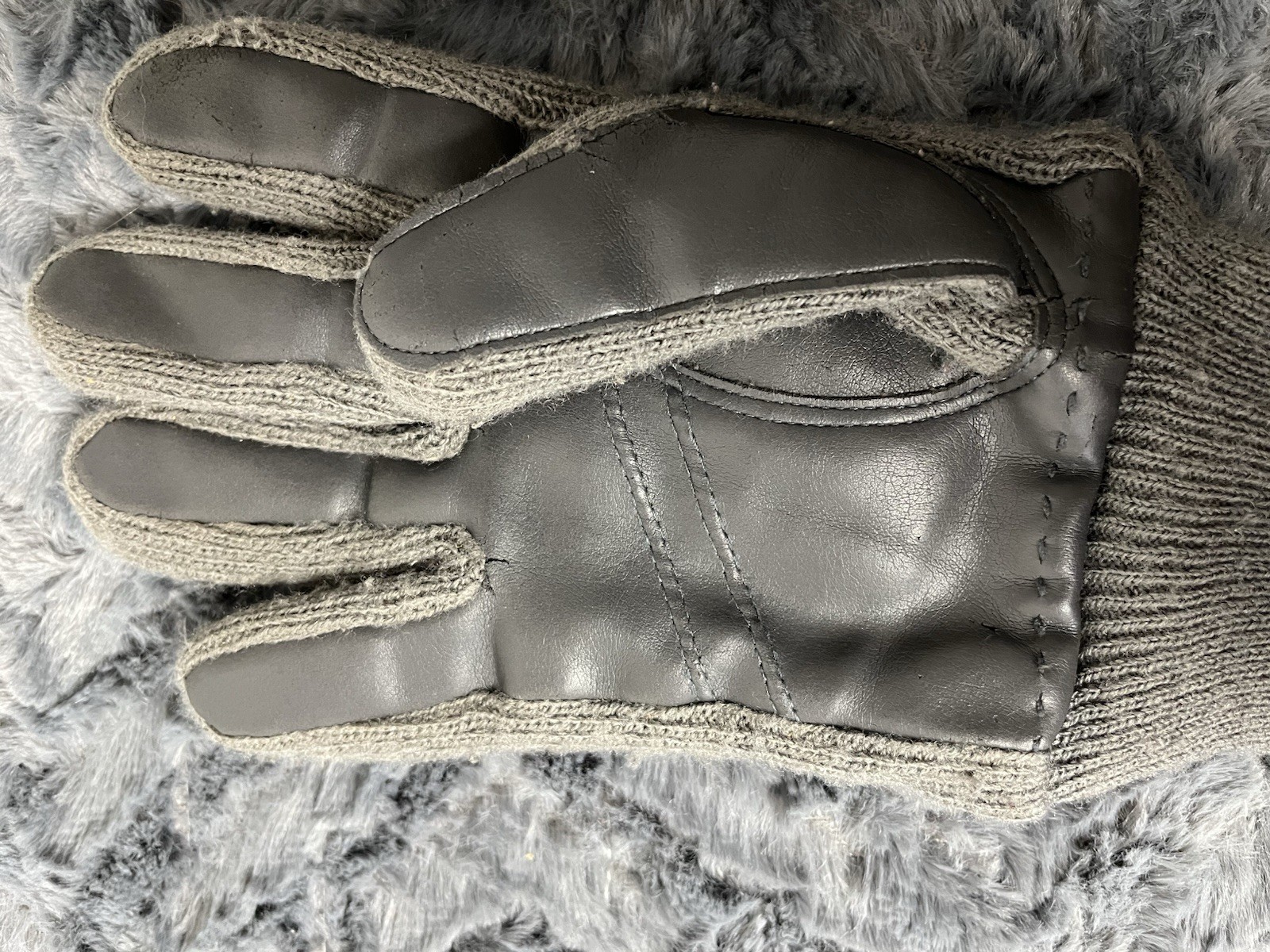 Grey Gloves One Size Fits All Men’s