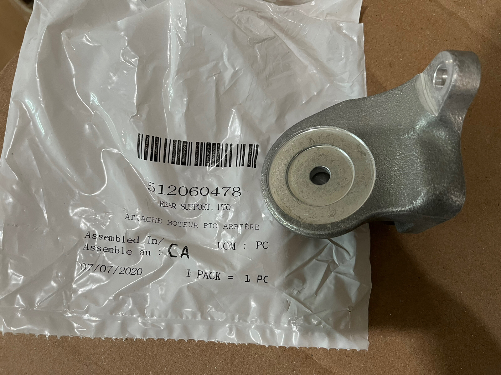 BRAND NEW “Genuine”  BRP Ski-Doo 800R ENGINE MOTOR MOUNT BRACKET 512060478