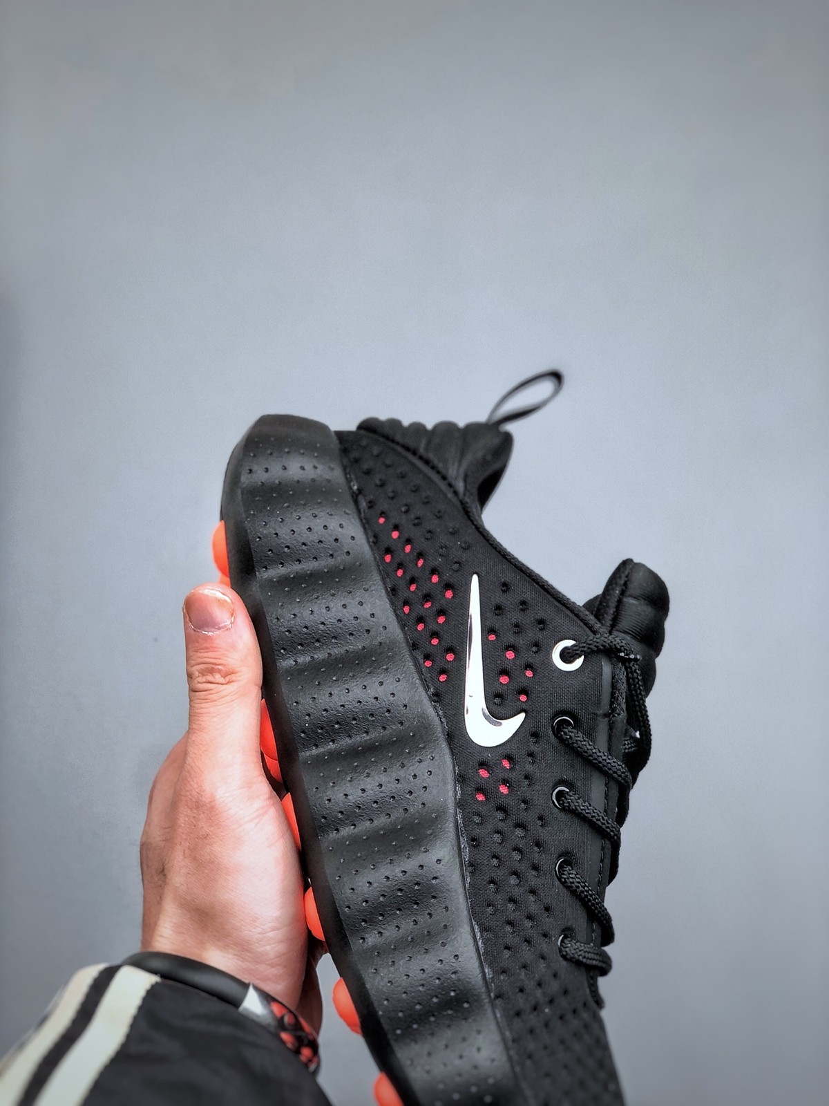 NK Mind 002 Black Hyper Crimson HQ4308-001 New Men Size with Box