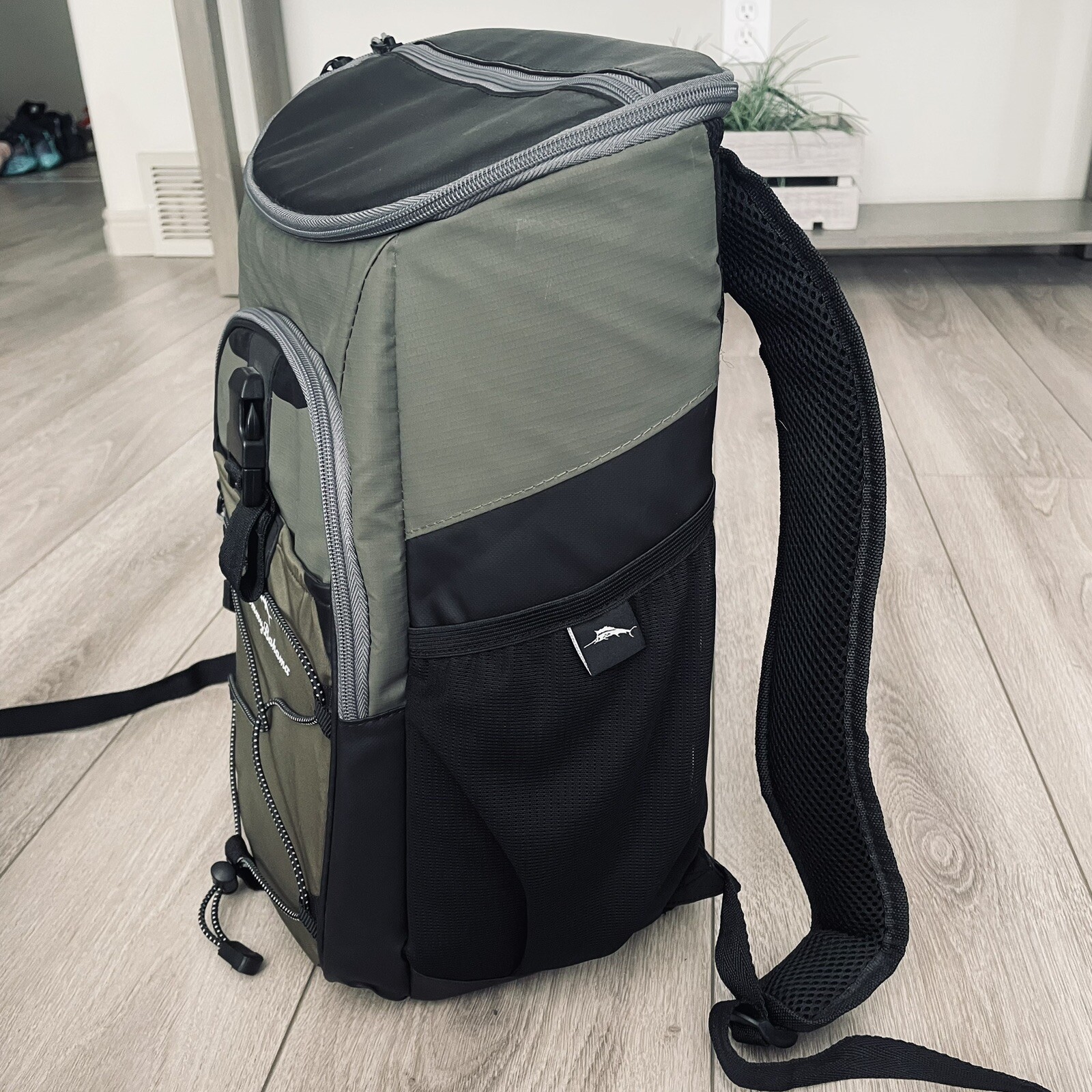 Tommy Bahama 24 Can Backpack Cooler Deep Freeze Insulation