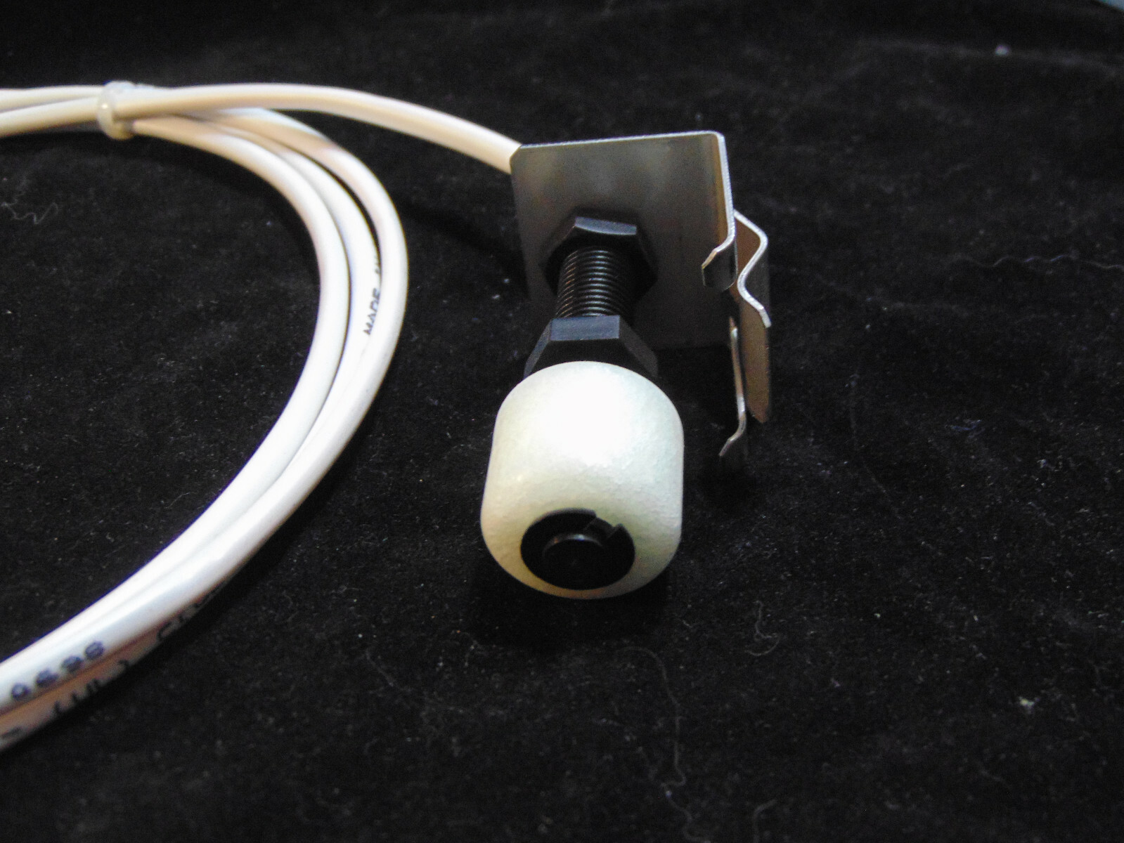 WATER FLOAT OR LEVEL SENSOR SWITCH #E349355 4NM8 FSC5005U 24VAC 1.5 AMP D163
