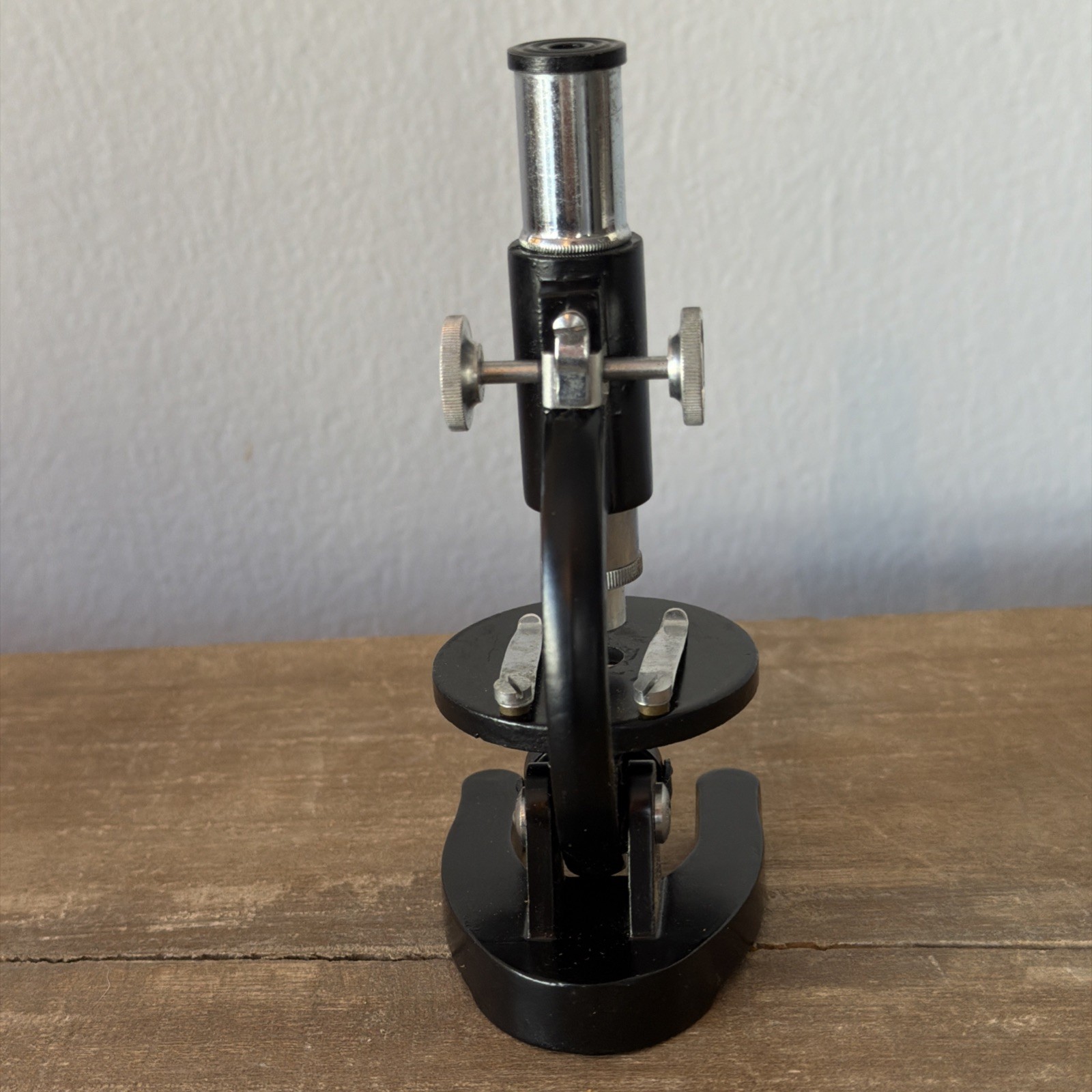 Vintage HIKA 150x Microscope 5in. Includes 3 slides and original box.