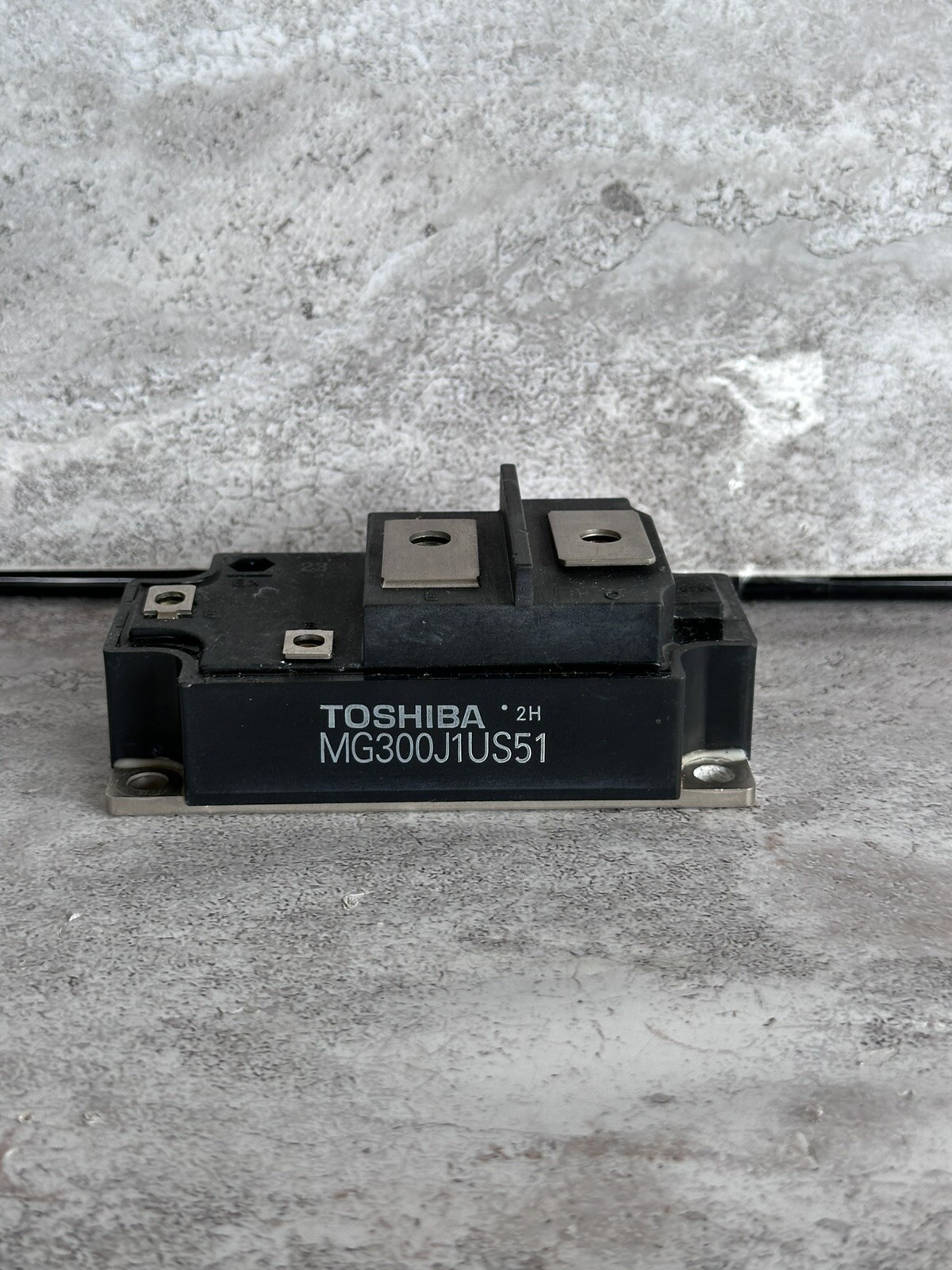 Toshiba MG300J1US51   (lot Of 8)