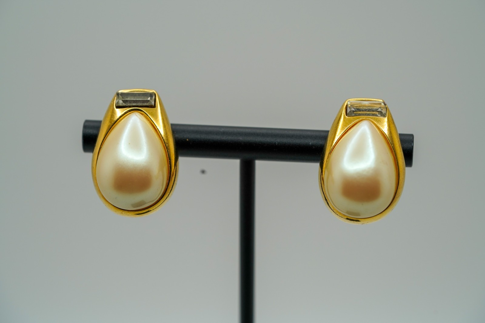 Vintage RICHELIEU Faux Pearl Clip Earrings 2.2cm EB1