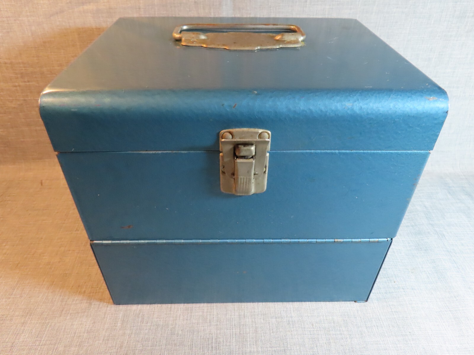Vintage LOGAN Super 8 Film Can Storage Case - Blue Metal - Nice Condition
