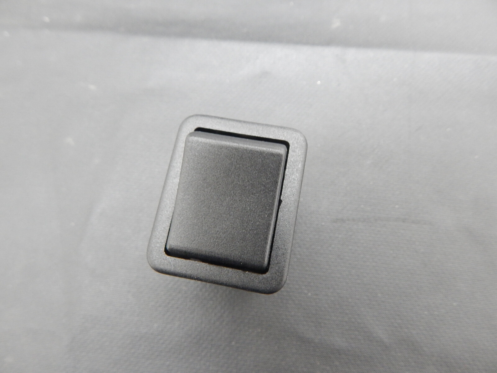 DREEFS 2WIXII/5143 RECTANGULAR ROCKER SWITCH 16A 250V BLACK - FAST SHIPPING
