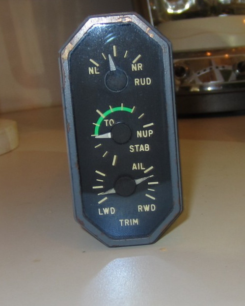 CHALLENGER CL-600-2A12 INDICATOR CONTROL SURFACE TRIM RAGEN 40-557-9/600-5912-17