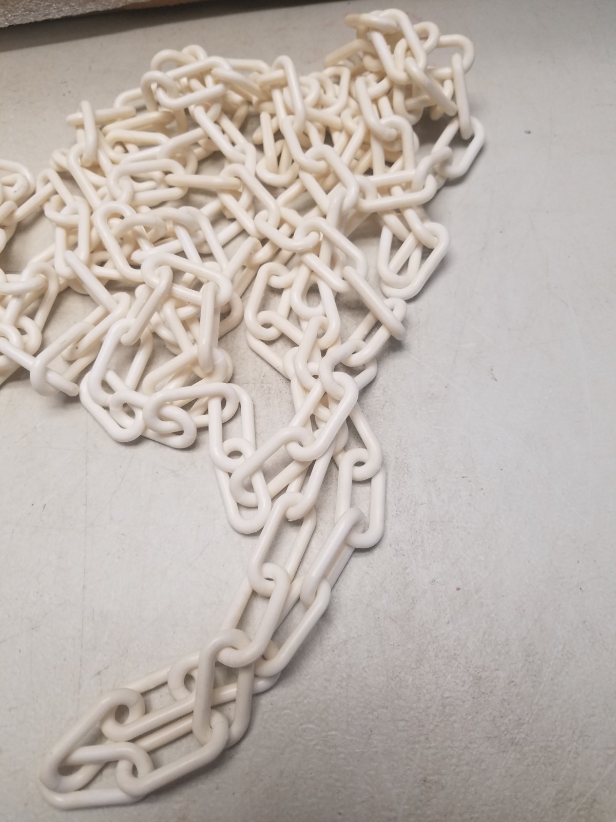 24' Plastic Chain (D)