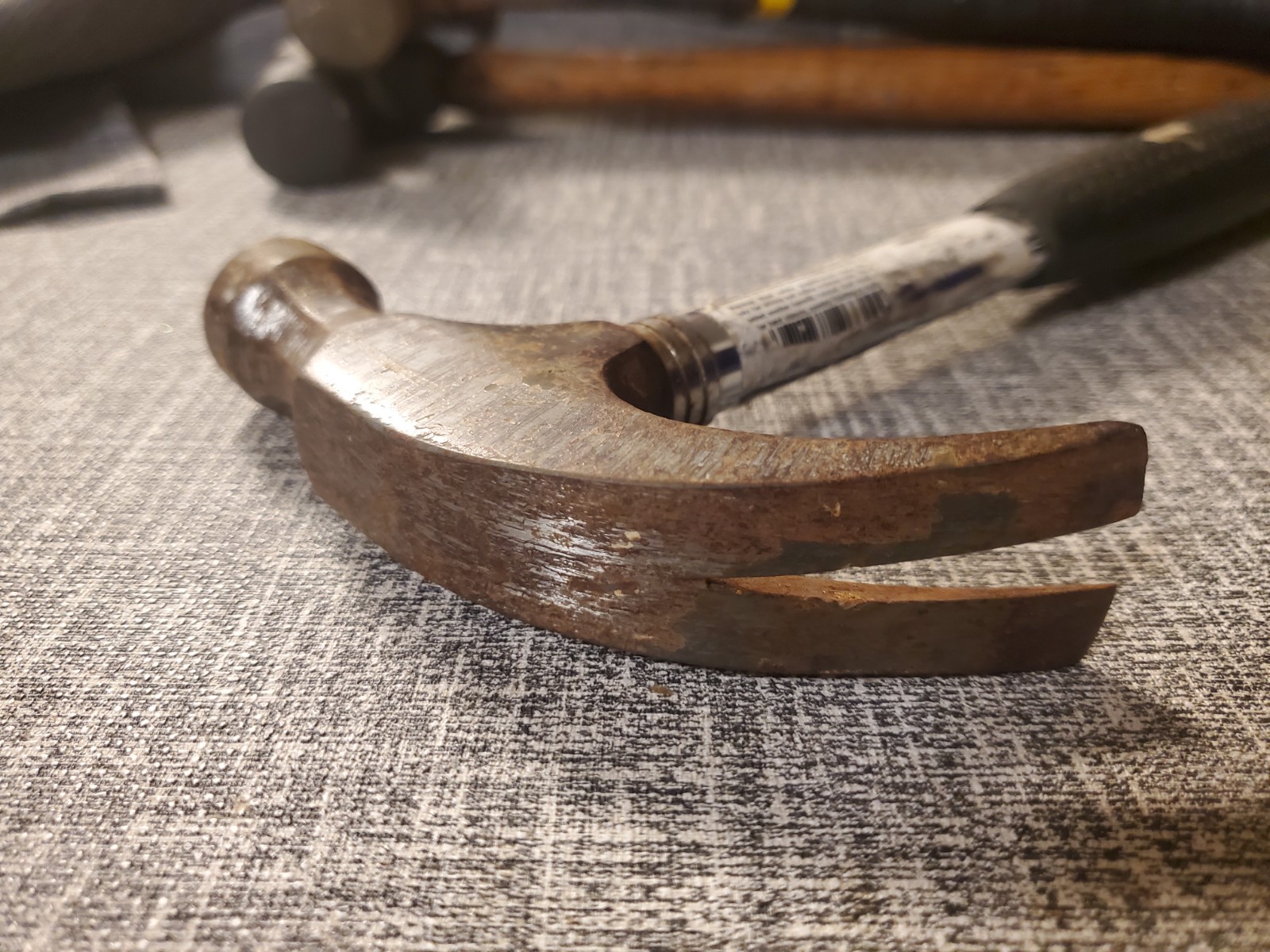 Popular Mechanics 16 Oz. Claw Hammer. Solid.