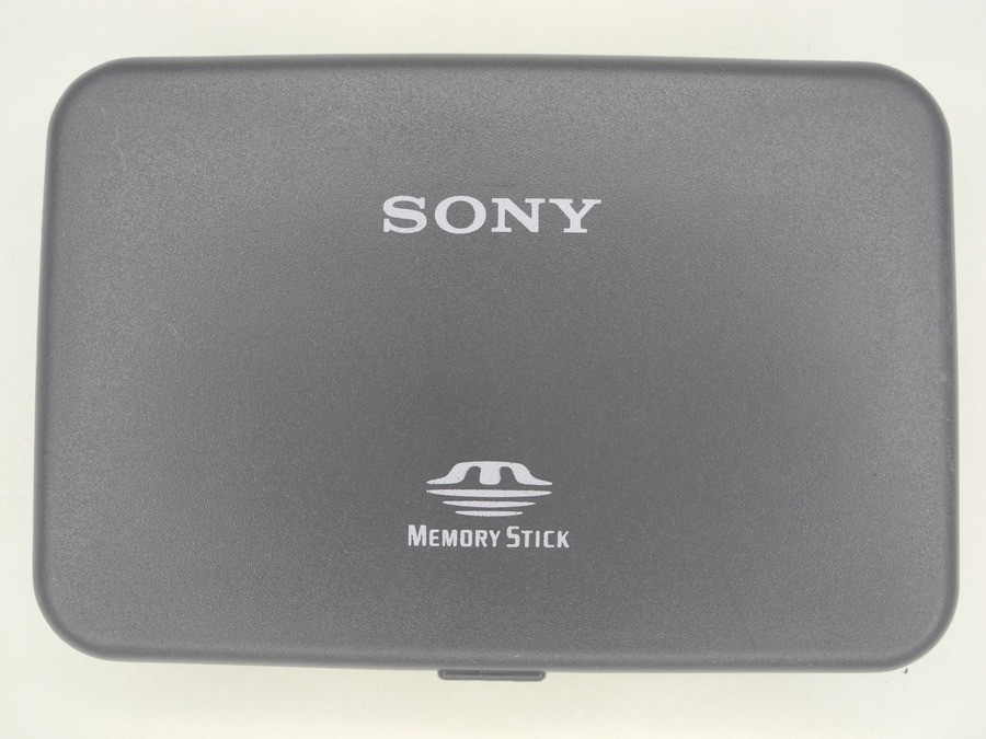 Sony Hard Carrying Case For 8x Memory Stick Cards (Original Larger Version)