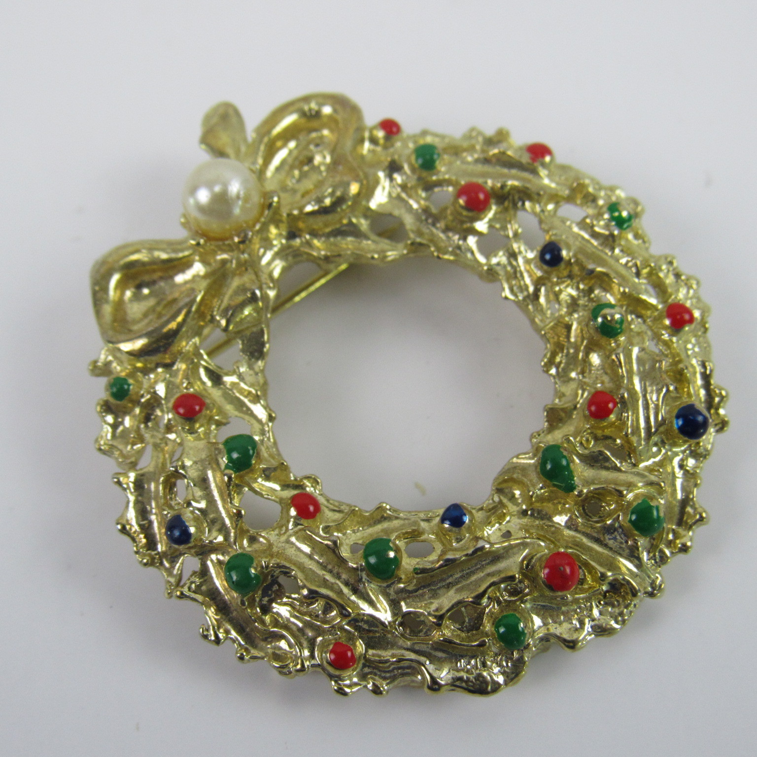 Christmas Brooch Wreath Gold Tone Rhinestone Vintage Jewelry