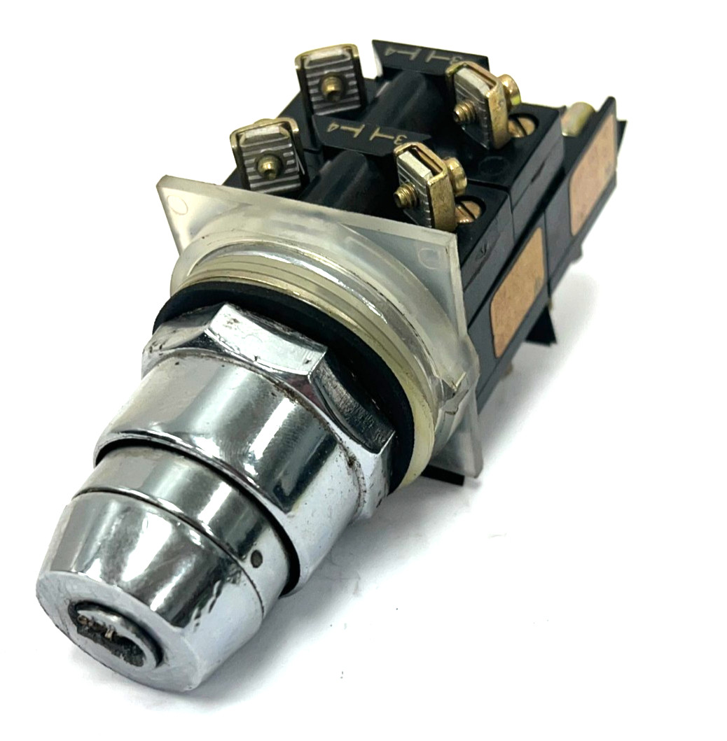 SQUARE D CLASS 9001 TYPE KA-1 KEY SELECTOR SWITCH PILOT DUTY 120-600V *NO KEY*