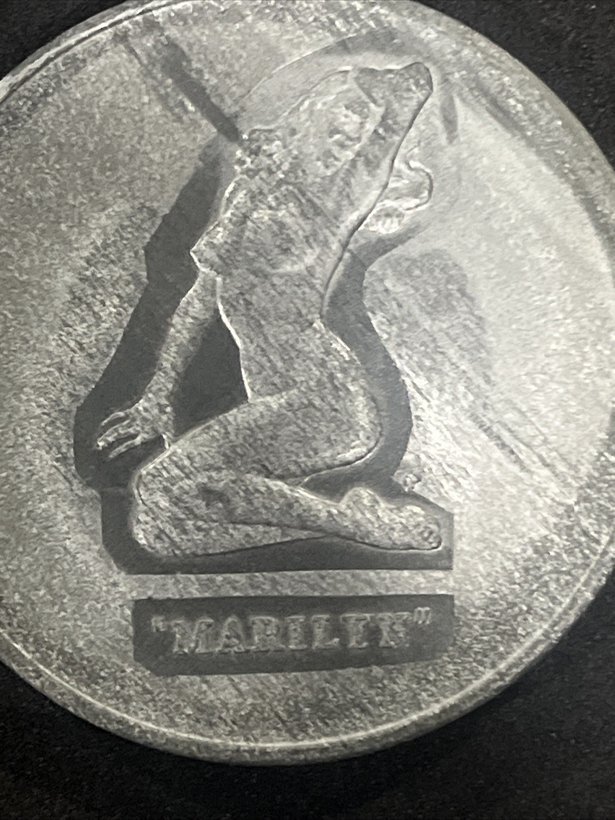 Marilyn Monroe 1975 Calender Coin Pewter