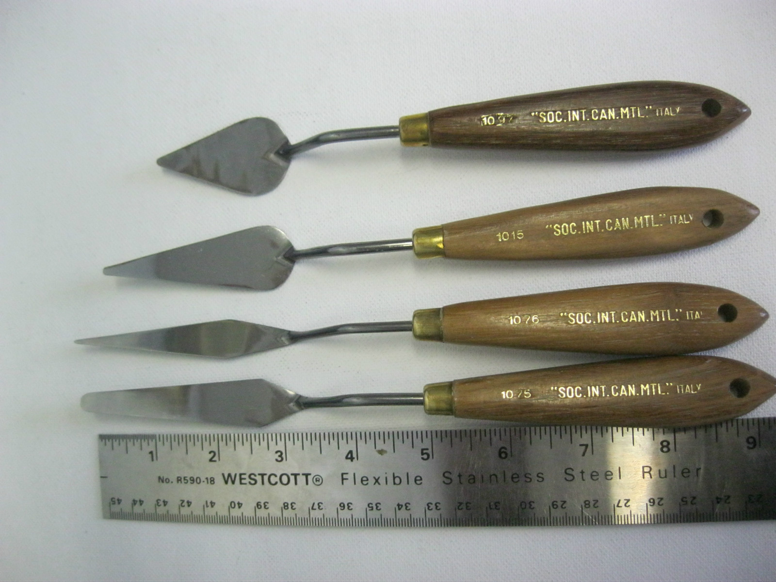 Set of 4 pcs  -Artists Palette Knifes With Wooden Handles (MADE IN ITALY)
