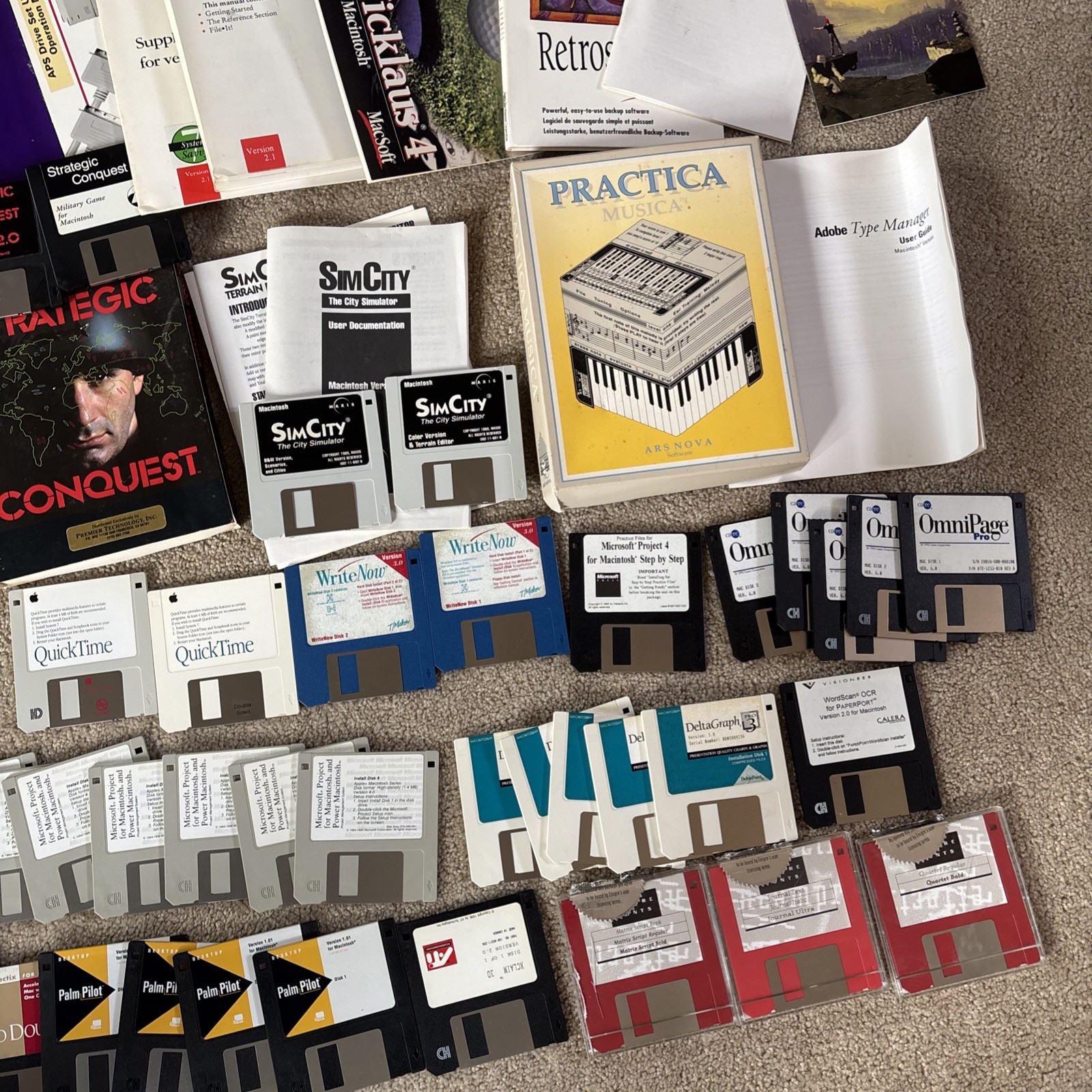 Apple Macintosh Games Software And Book Lot UNTESTED