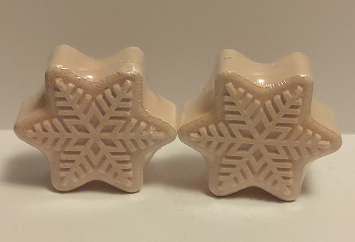 Bath & Body Works STRAWBERRY SNOWFLAKES Bath Fizzy Bombs (set of 2) - NEW