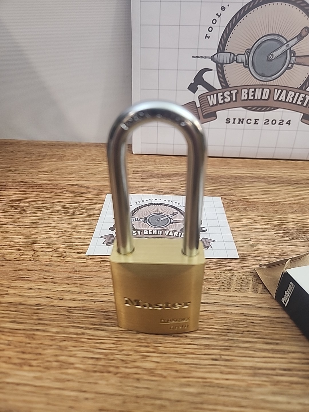 Solid Brass Shackle Master Lock 6840LJ, NOS Padlock With 2 Keys