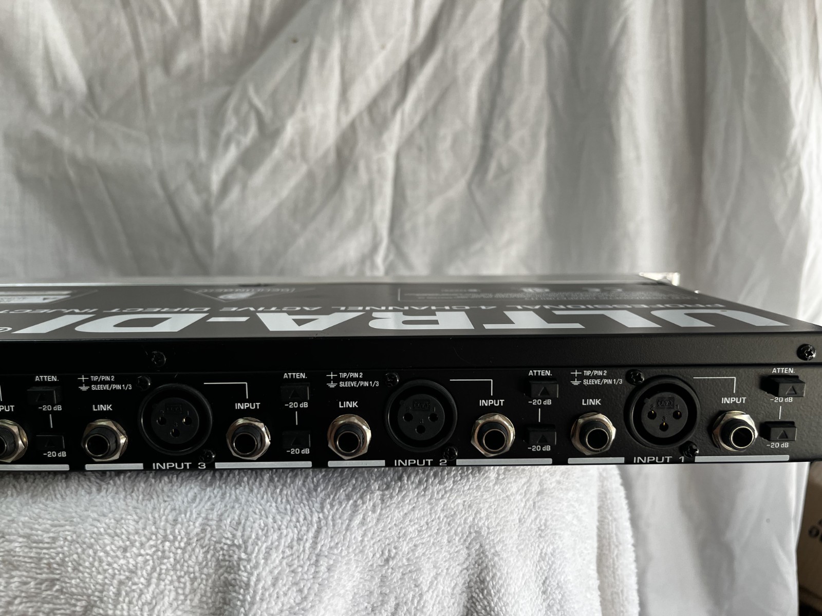 Behringer DI800 Ultra-DI Pro 8 Channel Direct Box - Phantom Powered - Rack Mount
