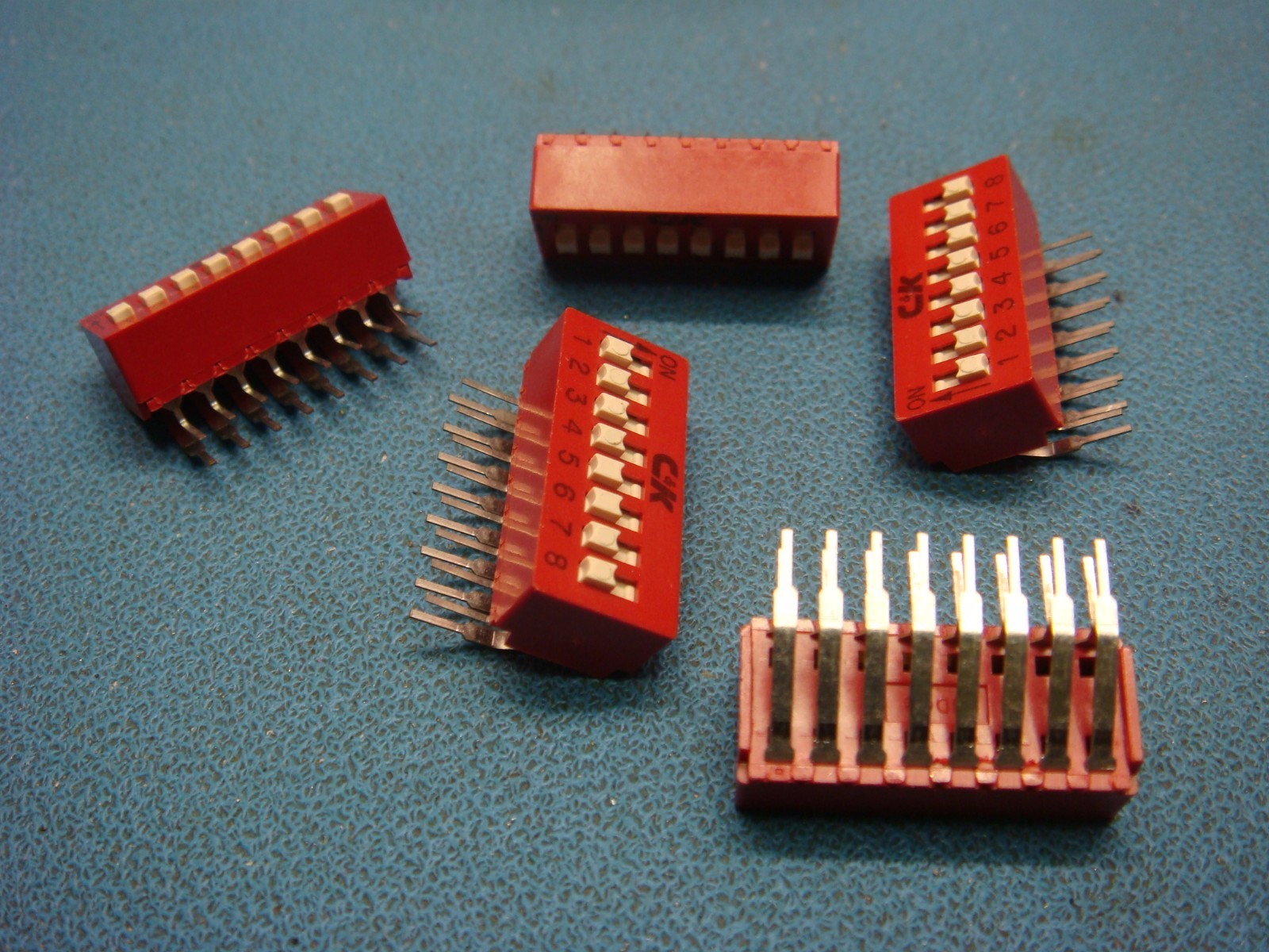 (5) C&K BD08AV 8 POSITION DIP SWITCH SWITCHES OFF ON SPST SLIDE R/A LEADED NEW