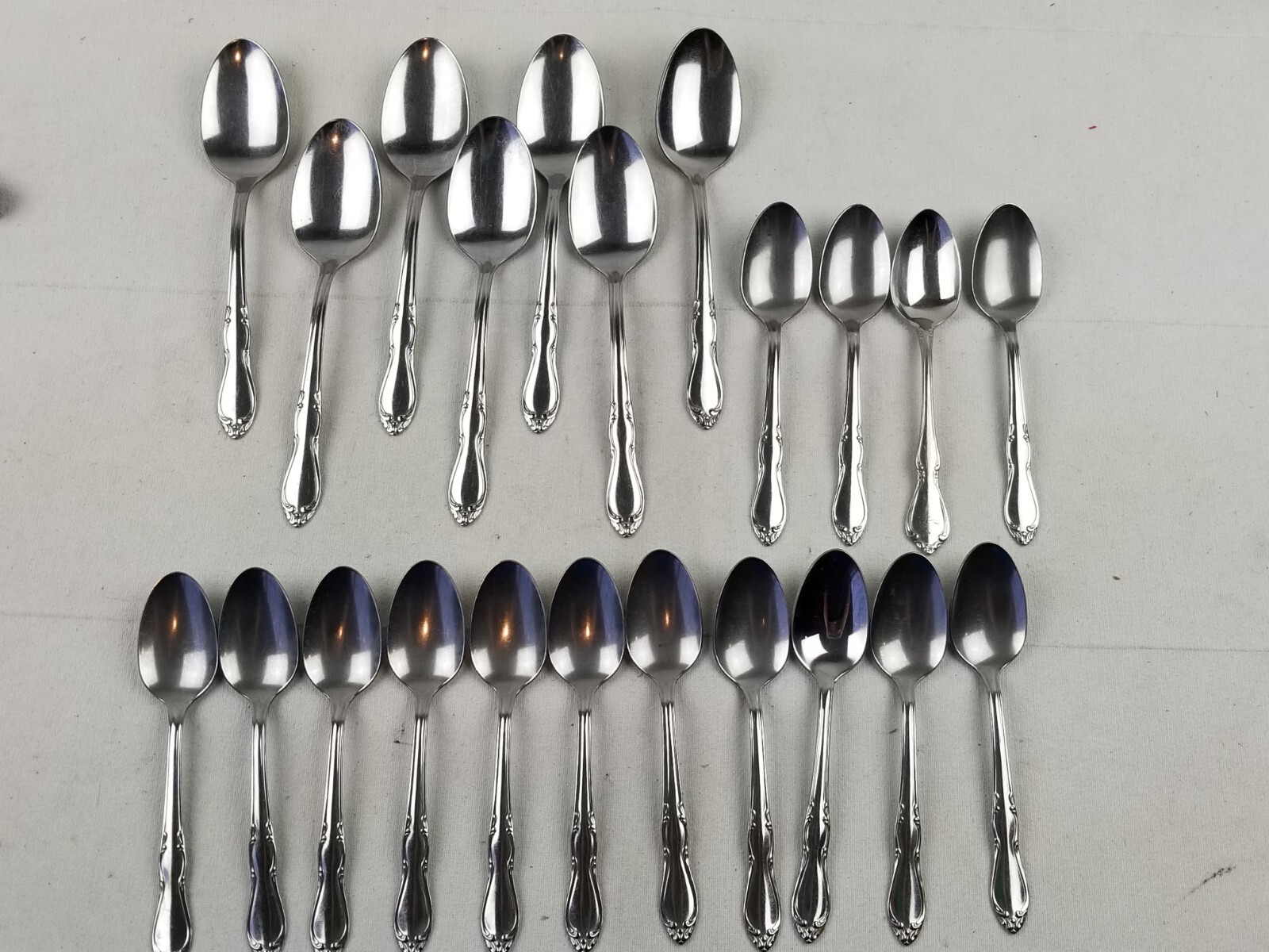 SL GH ROGERS HOMESTEAD Stainless FLATWARE Oneida SET 22 PC teaspoons soup spoons