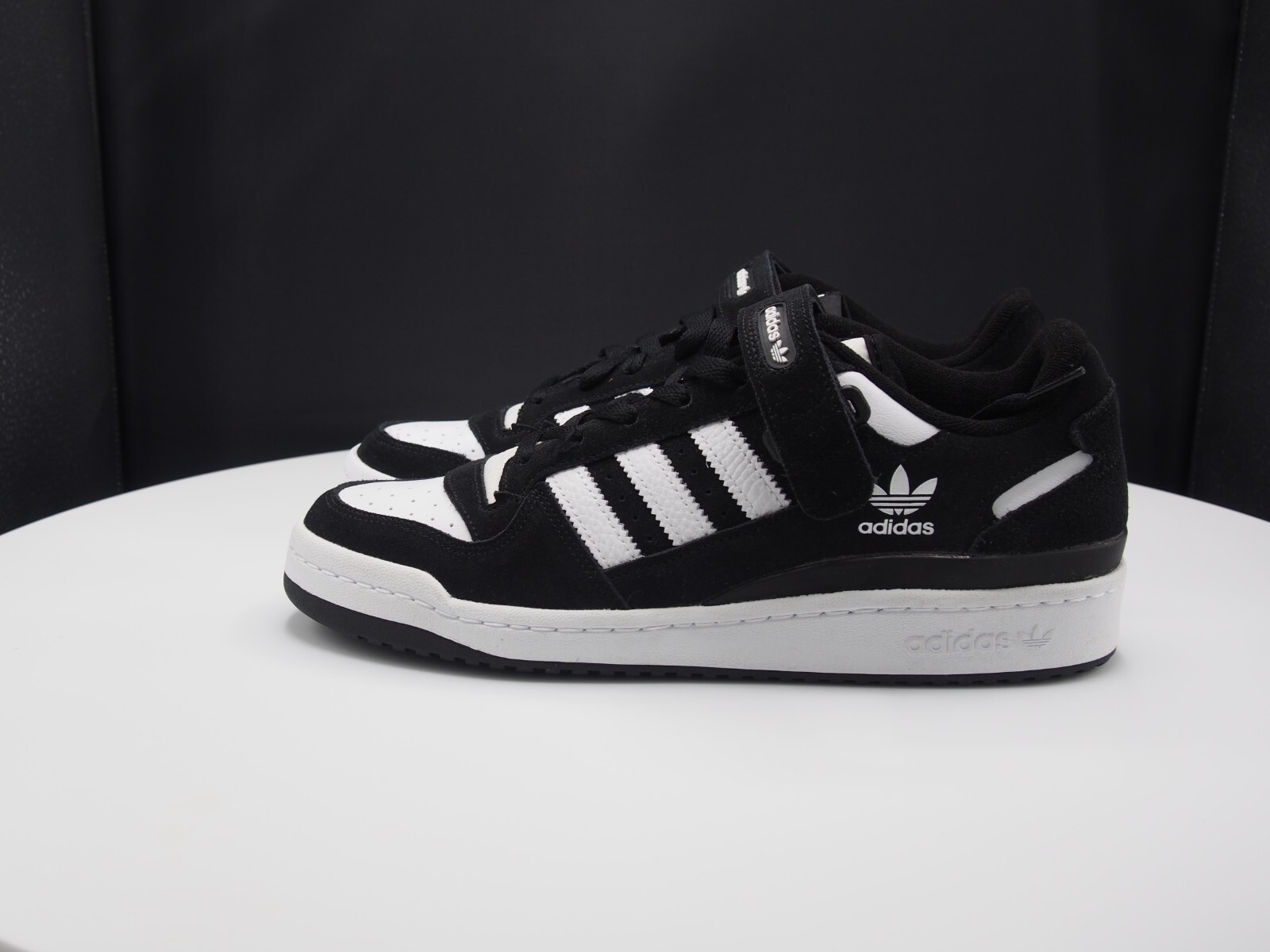Adidas Low Forum "Panda" GW0695 Men's size 10.5 US