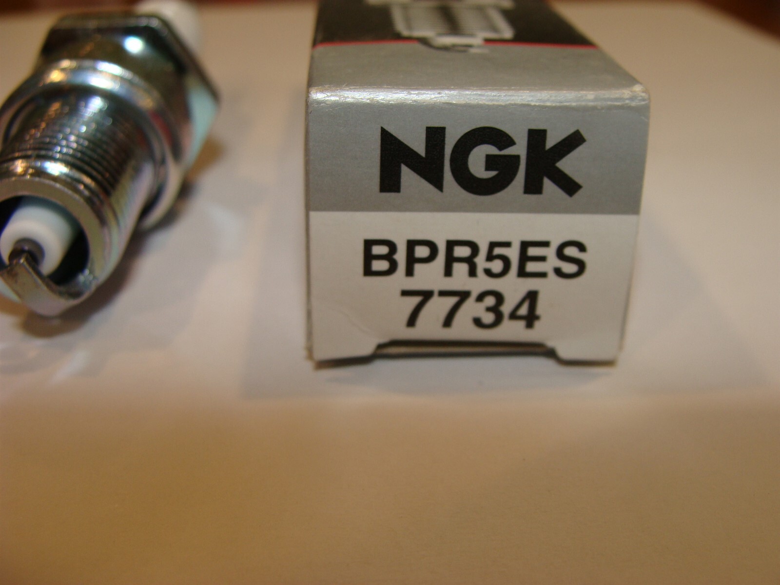 GENUINE NEW NGK nib SPARK PLUG 7734 BPR5ES small engine standard resistor ONE