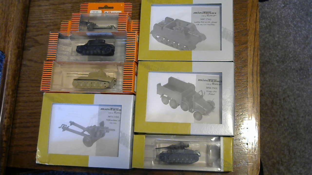 ROCO Minitanks HO Scale Trucks / Tanks / Artillery (You Pick)