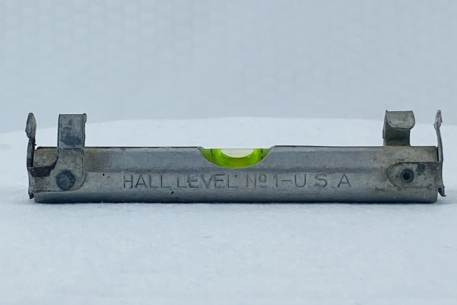 HALL No. 1 Aluminum Single Bubble Line Level