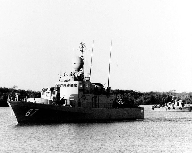 U.S. Navy Gunboat USS Ready in the Cua Lon River 8x10 Vietnam War Photo 837