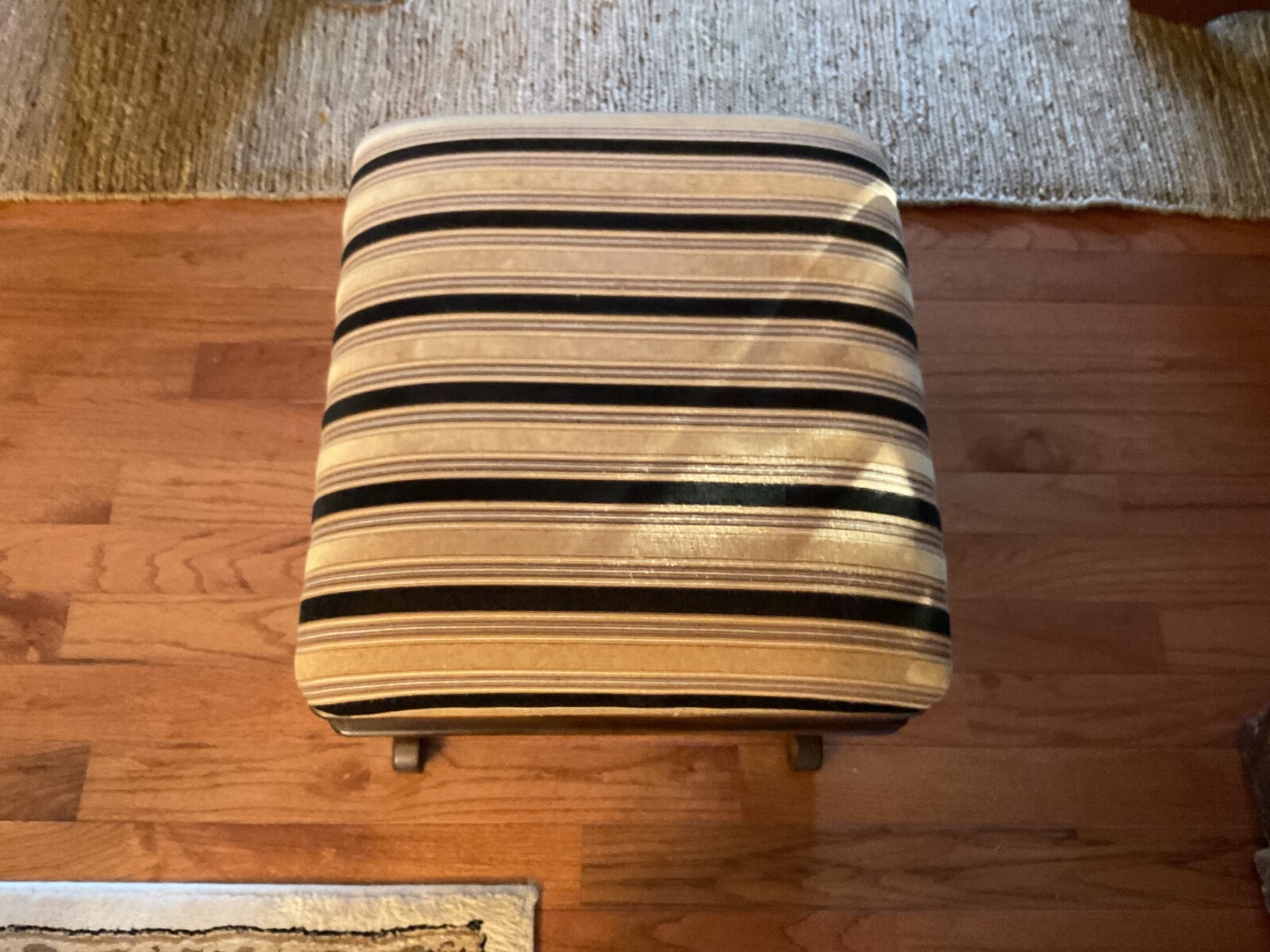 VTG Regency Style Carved Upholstered Bench Entryway Bench