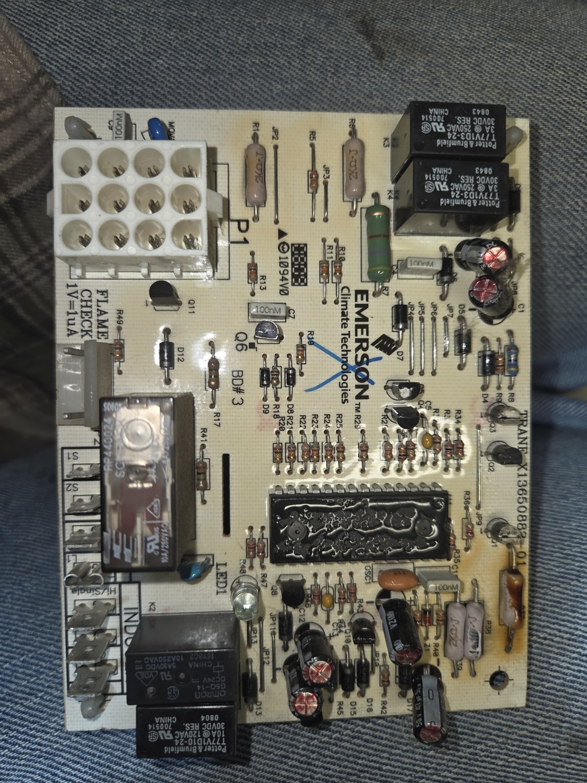 Emerson X13650882-01 Trane Control Board 50C70-495-90B1 2009c81025  Circuit