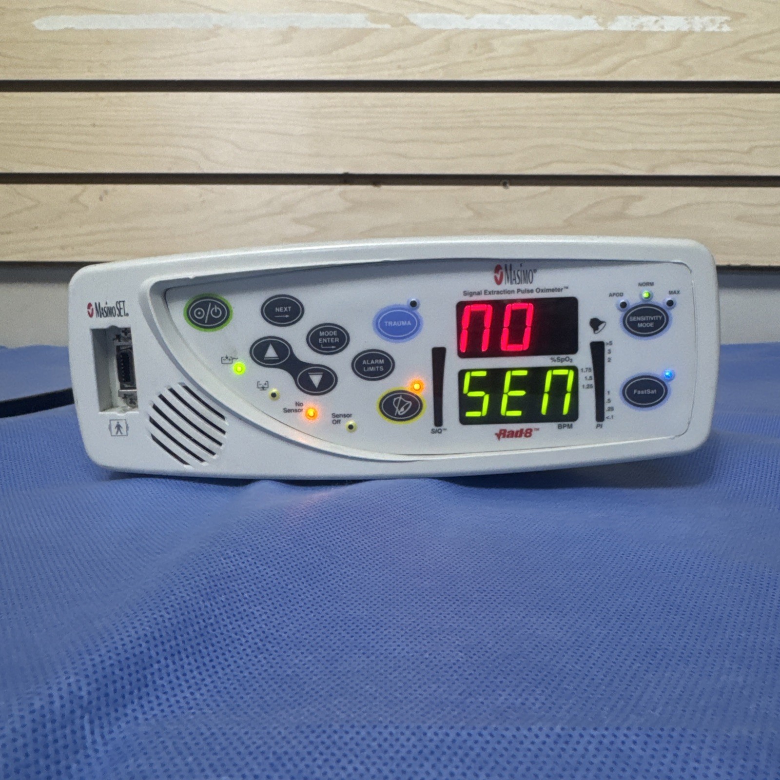 MASIMO RAD 8 PULSE OXIMETER / N0 BATTERY. Untested. Used