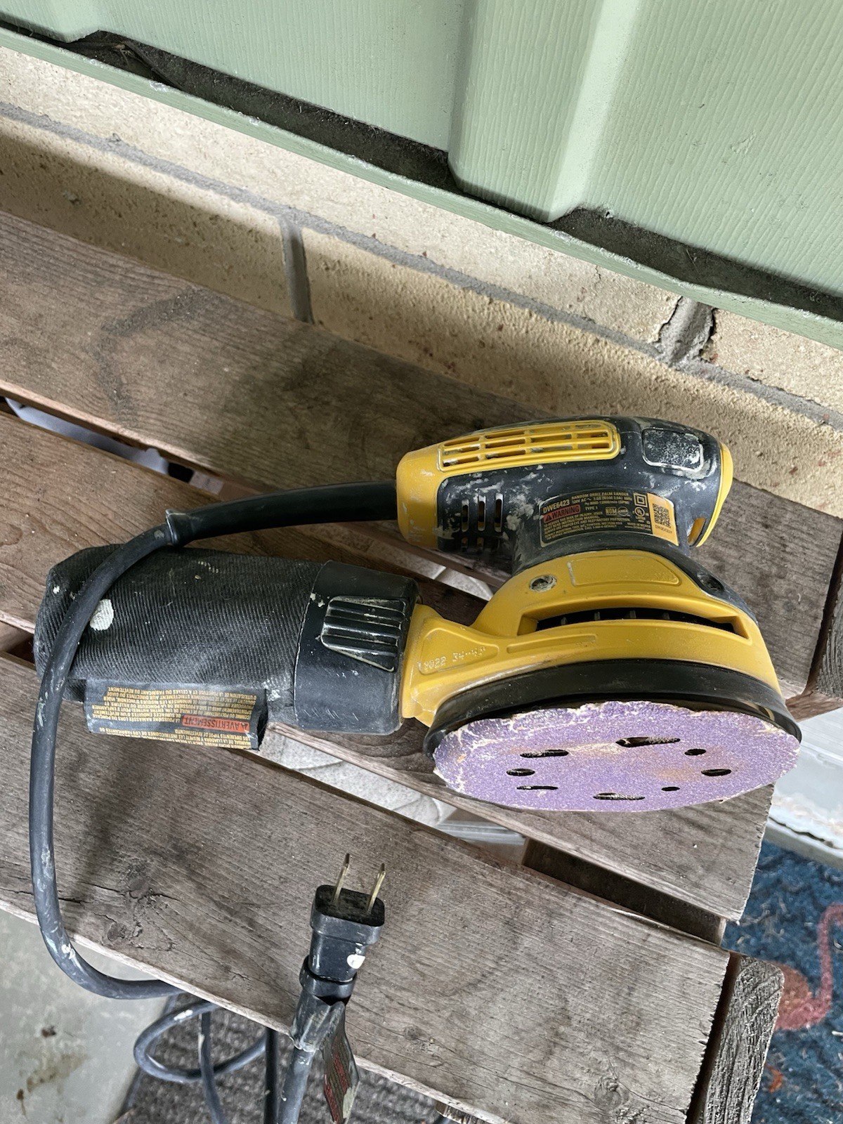 Dewalt DWE6423 5 inch Variable Speed Random Orbit Sander