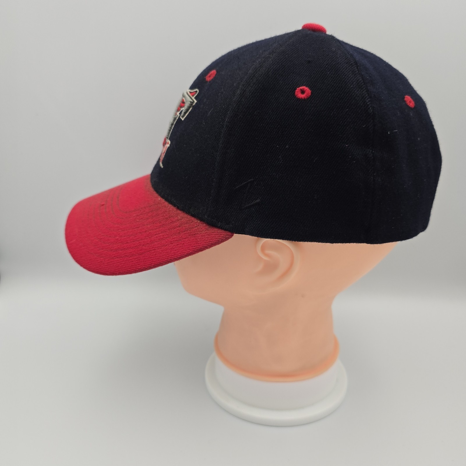 Zephyr Fargo-Moorhead Redhawks North Dekota Fitted Hat Size M-L