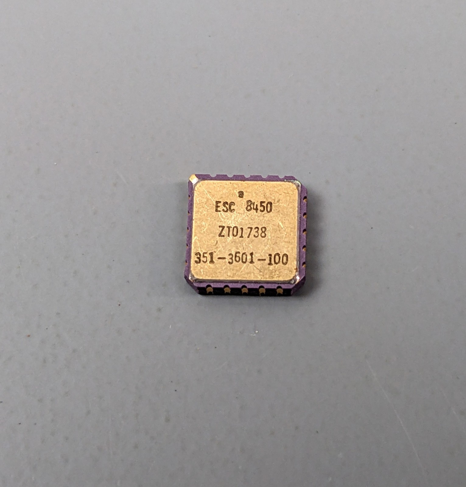(2) Motorola ESC ZT01738 351-3601-100 ICs, Rare Gold Ceramic SMD NOS ~ US STOCK!
