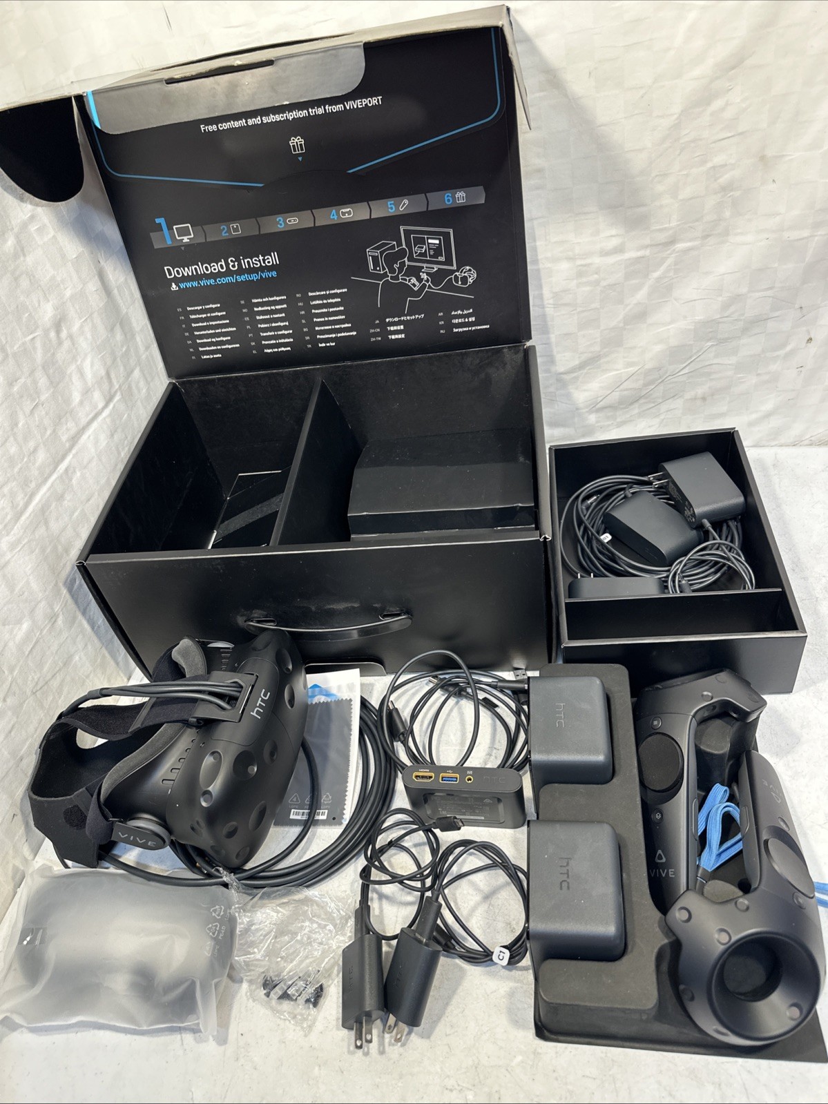 HTC Vive VR Headset Complete Set Full Kit System Virtual Reality