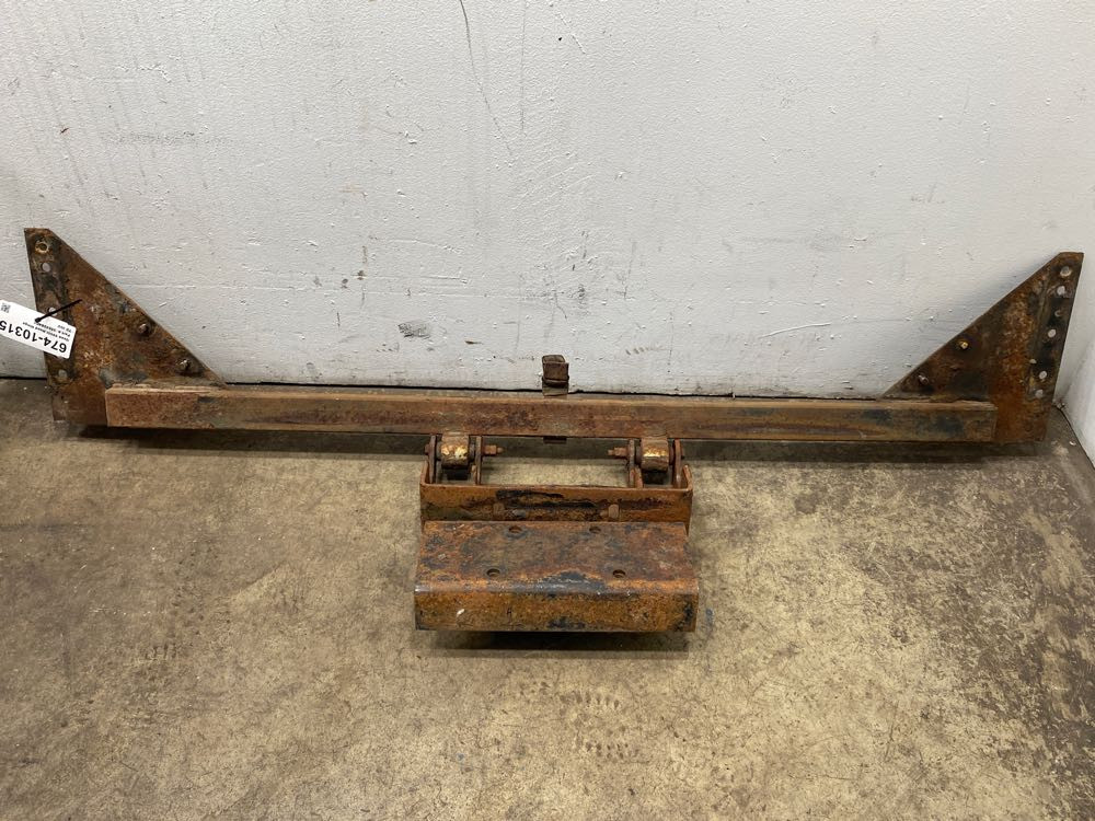 2004 International 9900I Hood Hinge 3565264C1 (674-10315)