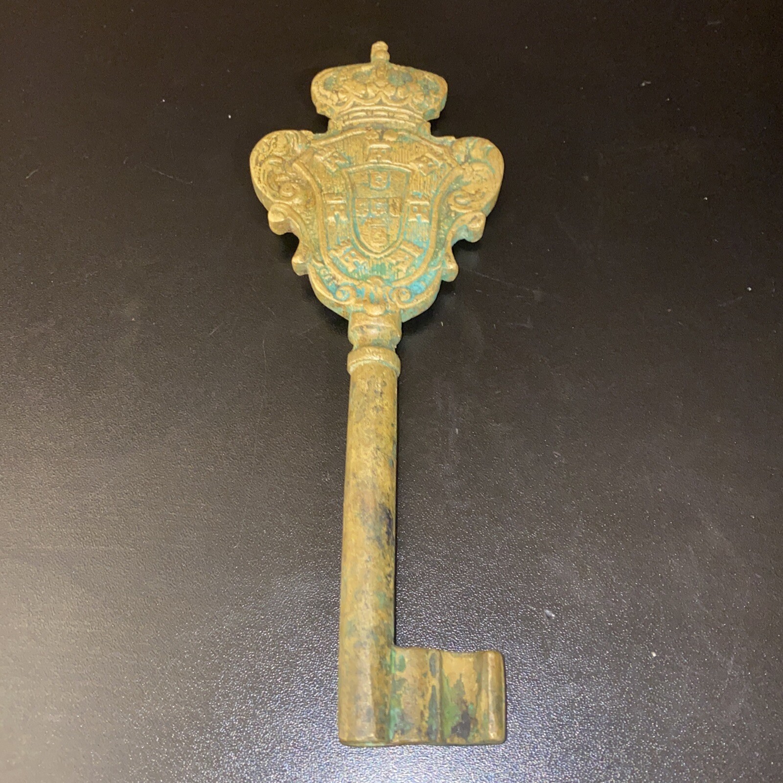 ANTIQUE PORTUGAL COAT OF ARMS KEY TO CITY GATE CASTLE BRASS- 1640