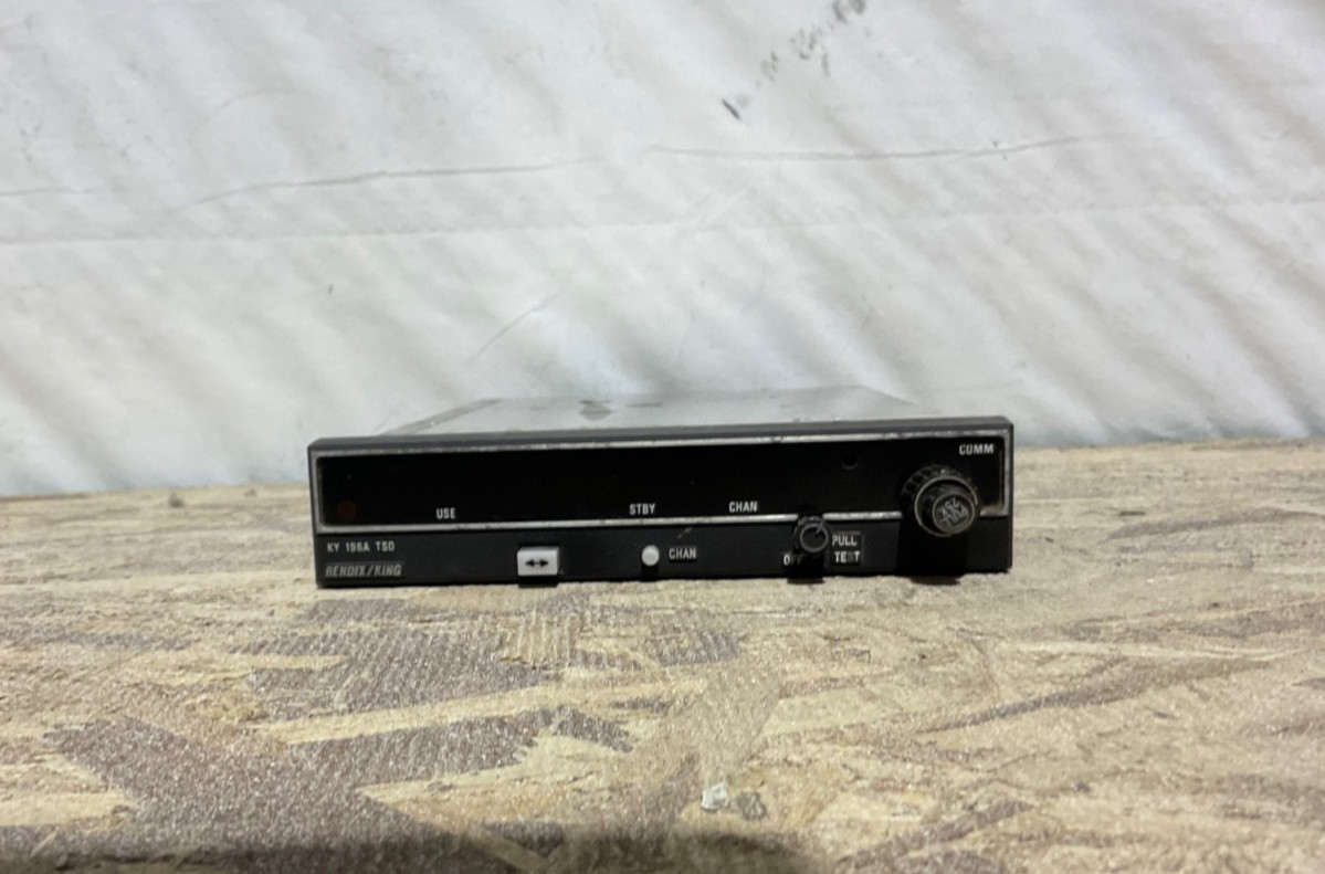 Bendix King KY-196A 28V VHF Comm Transceiver 064-1054-30