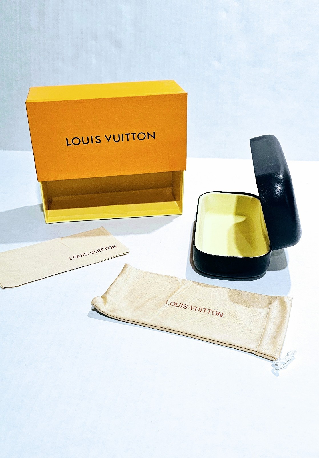 Brown Large Clamshell Louis Vuitton Glasses Case 🔥