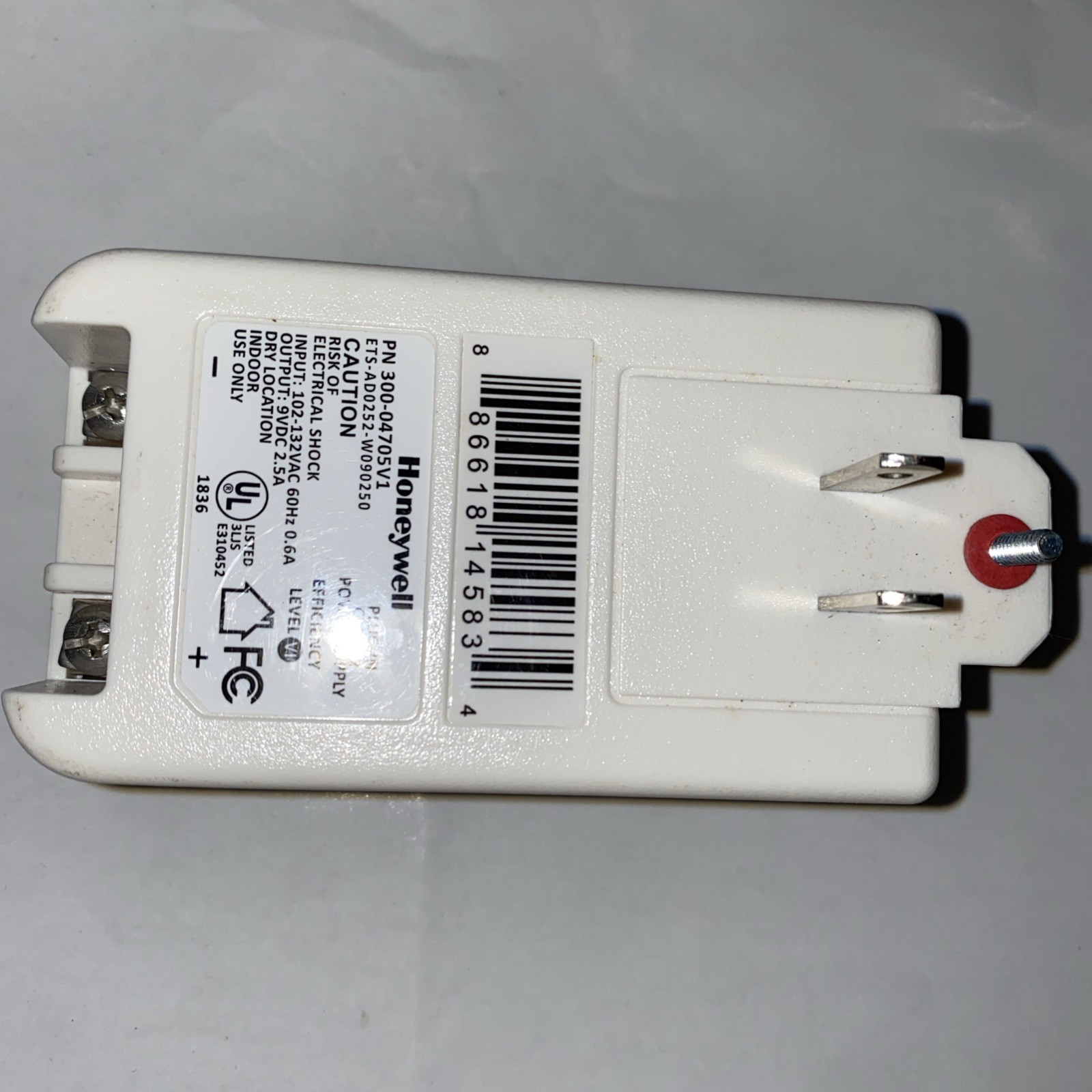 Honeywell Home 300-04705V1 2-Prong 9VDC, 2.5A, Plug-in Power Supply
