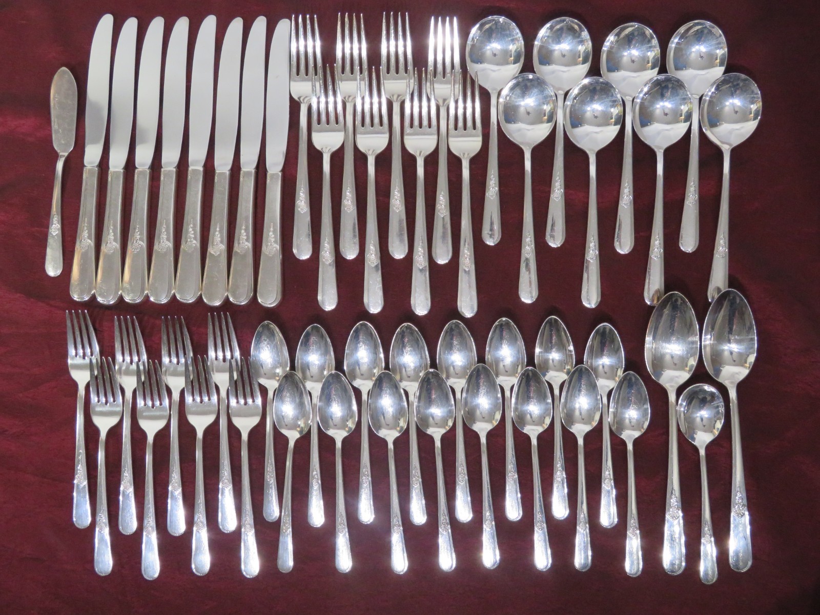 Holmes & Edwards IS " Youth" Silverplate Service for 8 44 Pc. uu